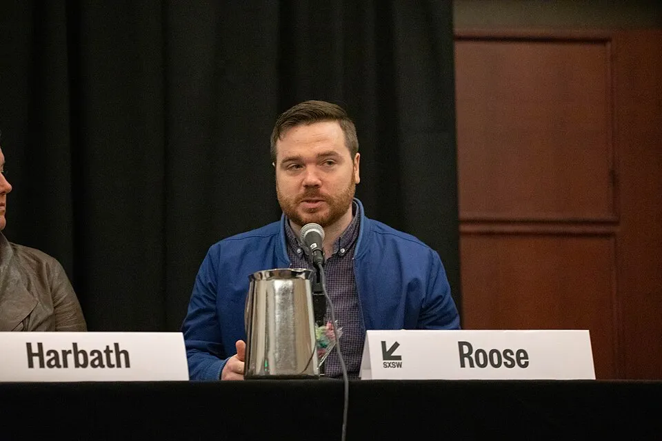 Kevin Roose speaking at a conference in 2019